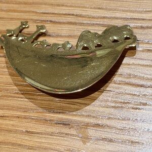 Carlton Ridge for Sutton Hoo ‘98 Noah arch Brooch Gold Tone